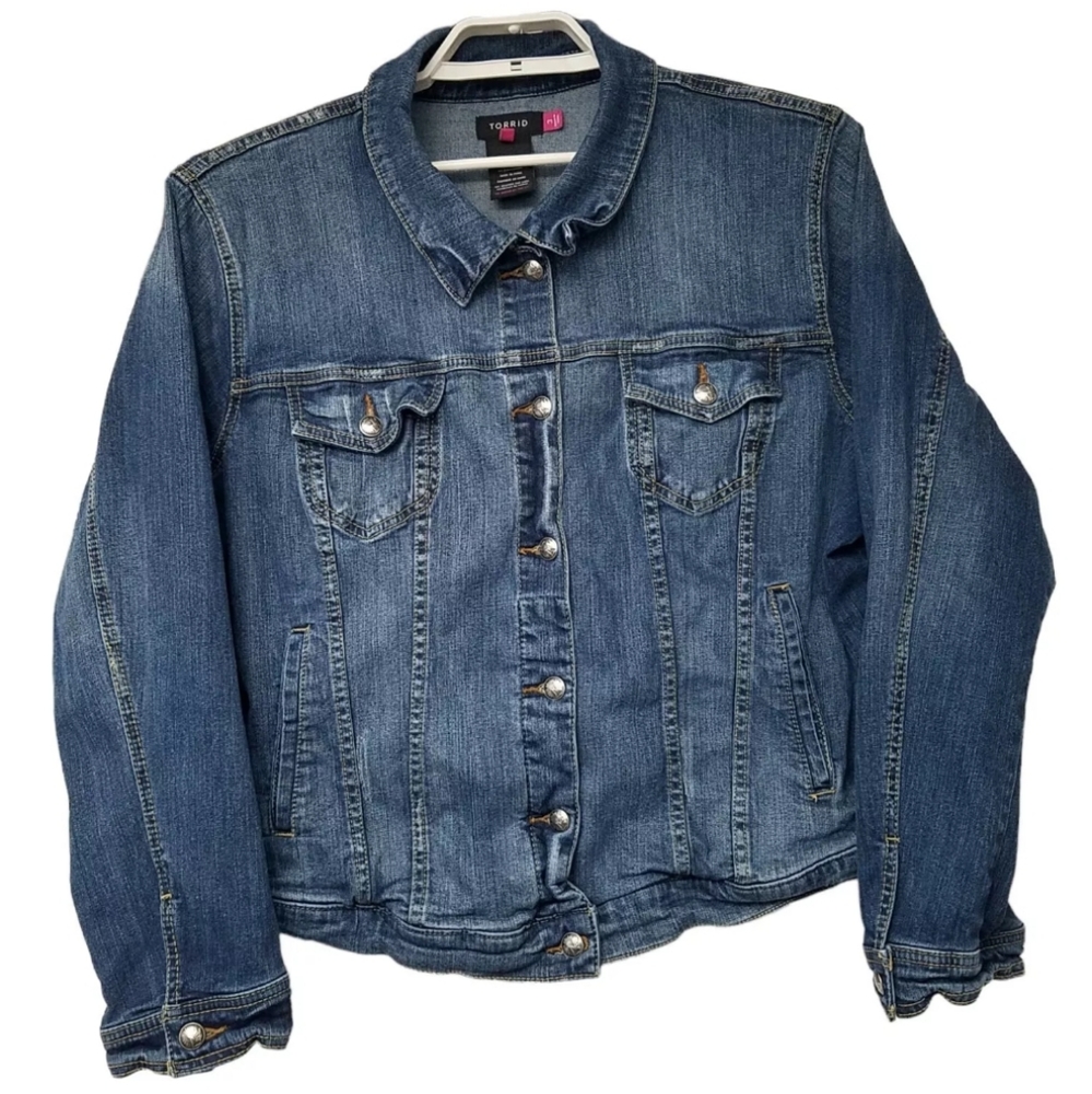 Torrid Jean Jacket Denim Trucker Long Sleeve Button Front Collared